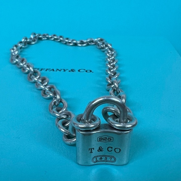 🔴Authentic TIFFANY & CO RARE Vintage Sterling Silver Padlock Link Necklace 🔴 - Picture 3 of 12